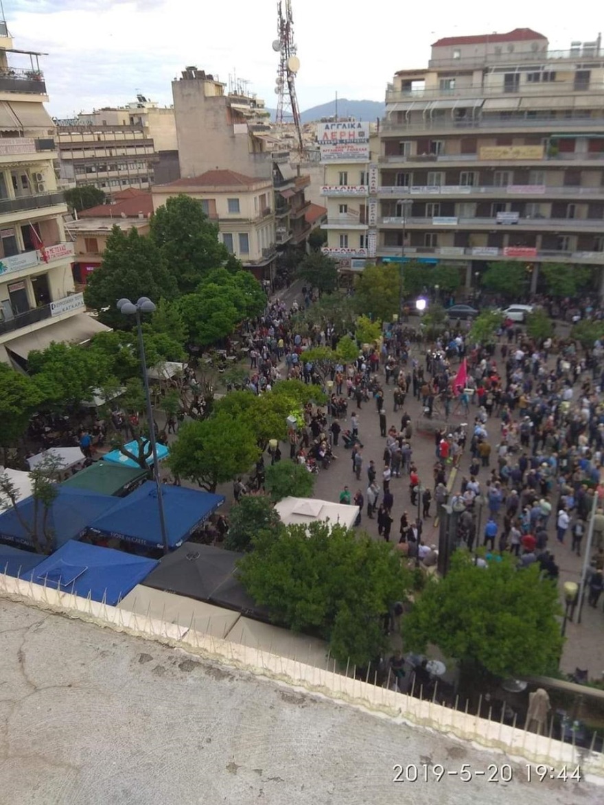 Αγρίνιο: Ο Τσίπρας σε μισοάδεια πλατεία «θυμήθηκε» τις συγκεντρώσεις του '80