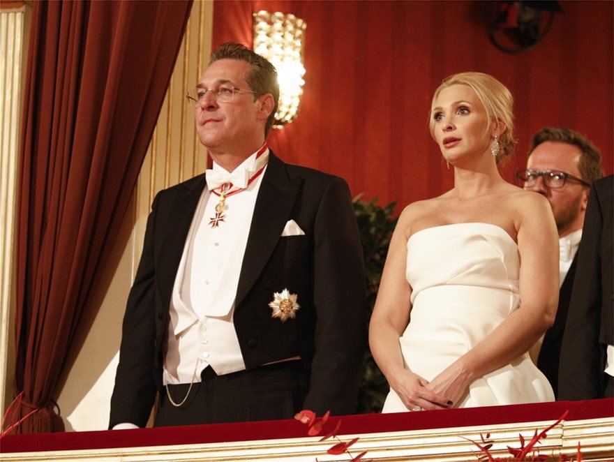 Αυστρία: Έφυγε από το σπίτι η γυναίκα του Στράχε μετά την αποκάλυψη του «σκανδάλου Ίμπιζα» 