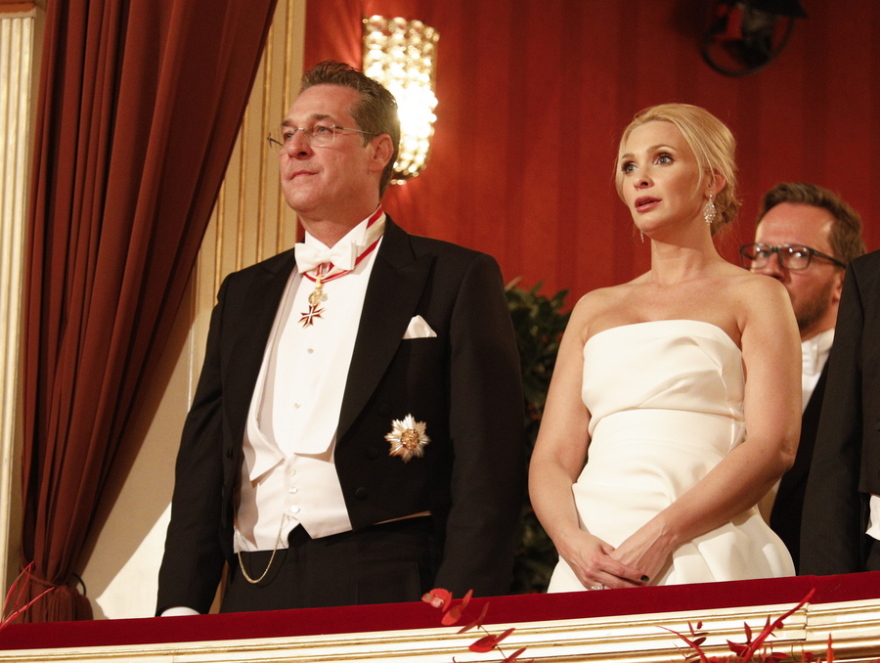 Αυστρία: Η μυστηριώδης Ρωσίδα του σκανδάλου «Ίμπιζα» εξόργισε την σύζυγο του Στράχε