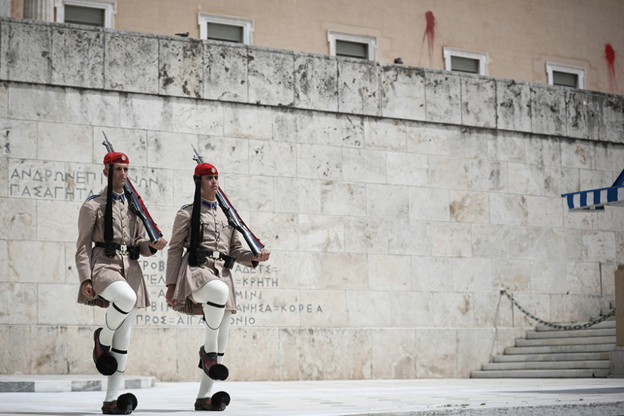 Επίθεση Ρουβίκωνα στη Βουλή: Πολιτική θύελλα και μέτρα κατόπιν... εισβολής