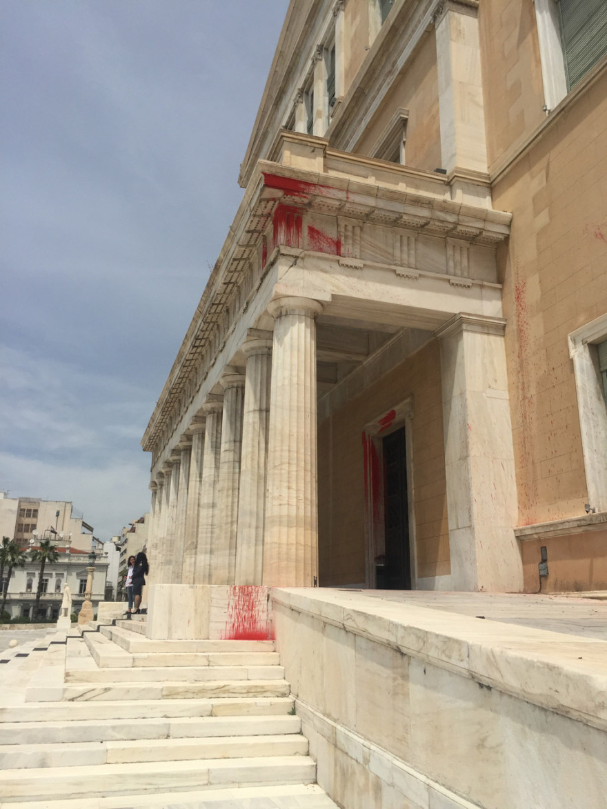 Επίθεση Ρουβίκωνα στη Βουλή: Πολιτική θύελλα και μέτρα κατόπιν... εισβολής