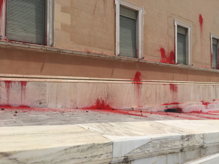 Επίθεση Ρουβίκωνα στη Βουλή: Πολιτική θύελλα και μέτρα κατόπιν... εισβολής