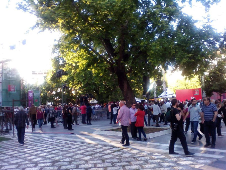 Λάρισα:  Ούτε τη μισή πλατεία δεν γέμισε ο Τσίπρας 