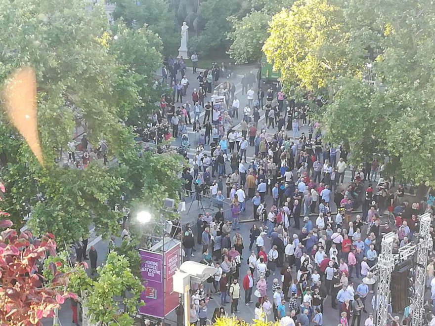 Λάρισα:  Ούτε τη μισή πλατεία δεν γέμισε ο Τσίπρας 