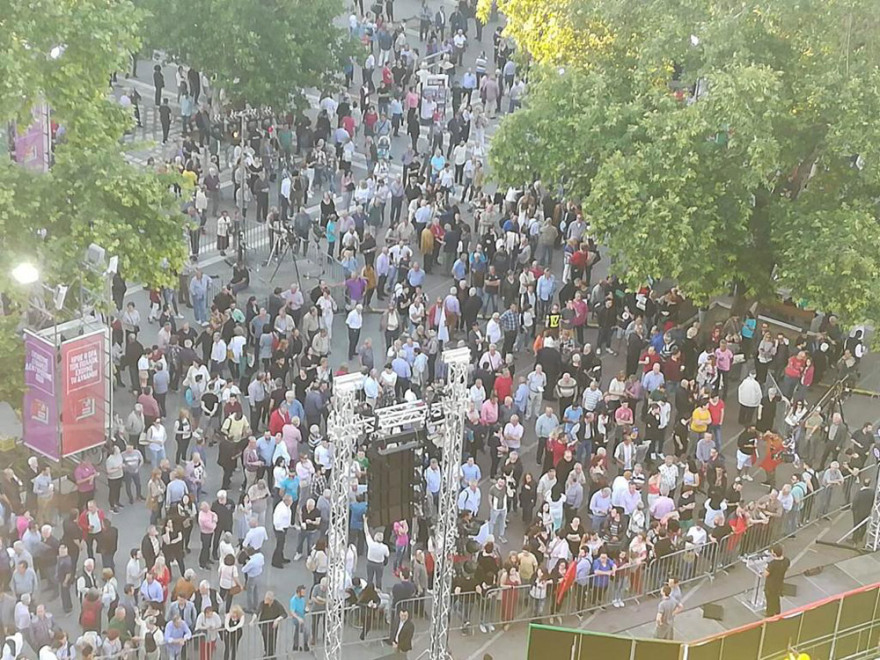 Λάρισα:  Ούτε τη μισή πλατεία δεν γέμισε ο Τσίπρας 