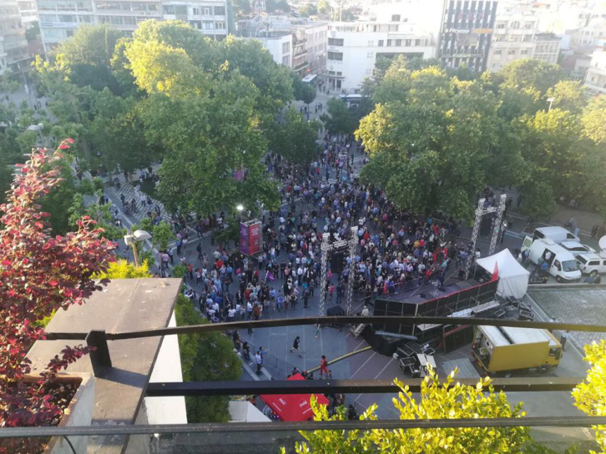 Λάρισα:  Ούτε τη μισή πλατεία δεν γέμισε ο Τσίπρας 