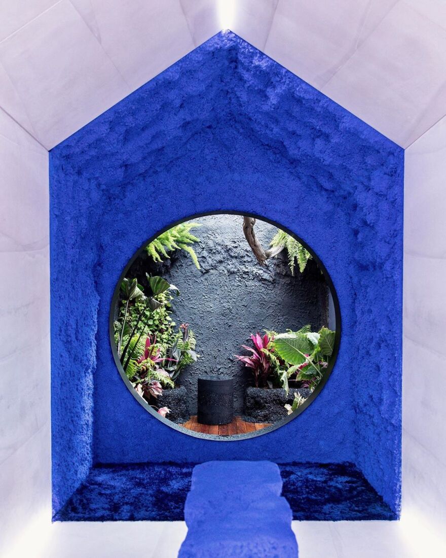 Νέα Υόρκη: Καλλιτέχνης «φύτεψε» μικροσκοπικό σπίτι στην μέση της Times Square