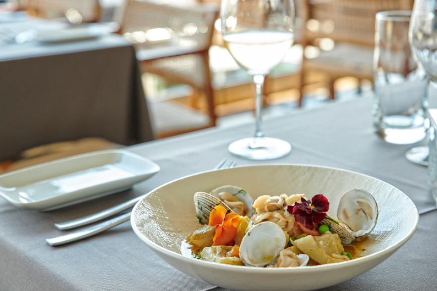 Βites & Wine Signature Events: Ο νέος προορισμός της πόλης με θέα θάλασσα για ξεχωριστές εκδηλώσεις 