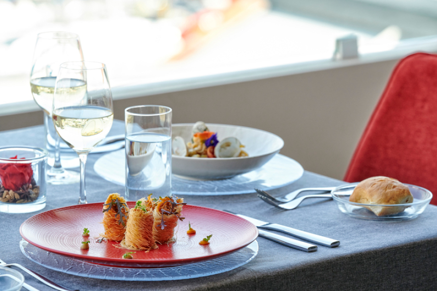 Βites & Wine Signature Events: Ο νέος προορισμός της πόλης με θέα θάλασσα για ξεχωριστές εκδηλώσεις 