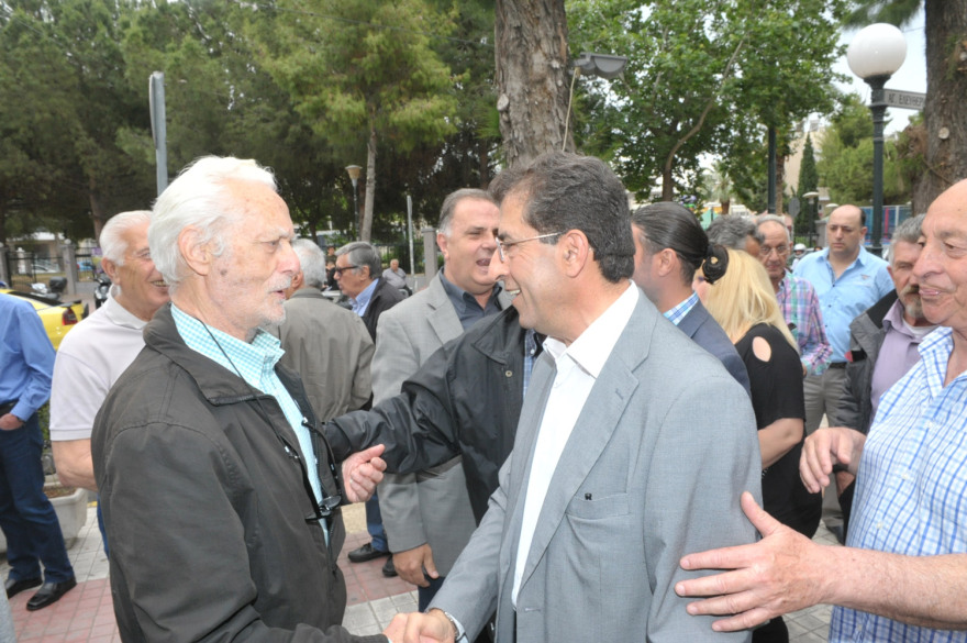 Ο Δημήτρης Καρύδης σε καφετέρια... «γκέτο» Ολυμπιακών στα Καμίνια