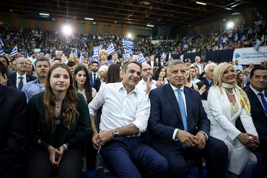 Φωτογραφίες: Περιστέρι- Θεσσαλονίκη: Η «μάχη» των πόλεων στις συγκεντρώσεις Μητσοτάκη - Τσίπρα