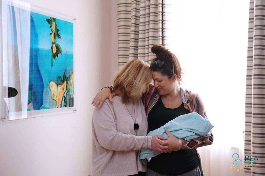 Κλέλια Ρένεση: Οι πρώτες φωτογραφίες μέσα από το μαιευτήριο