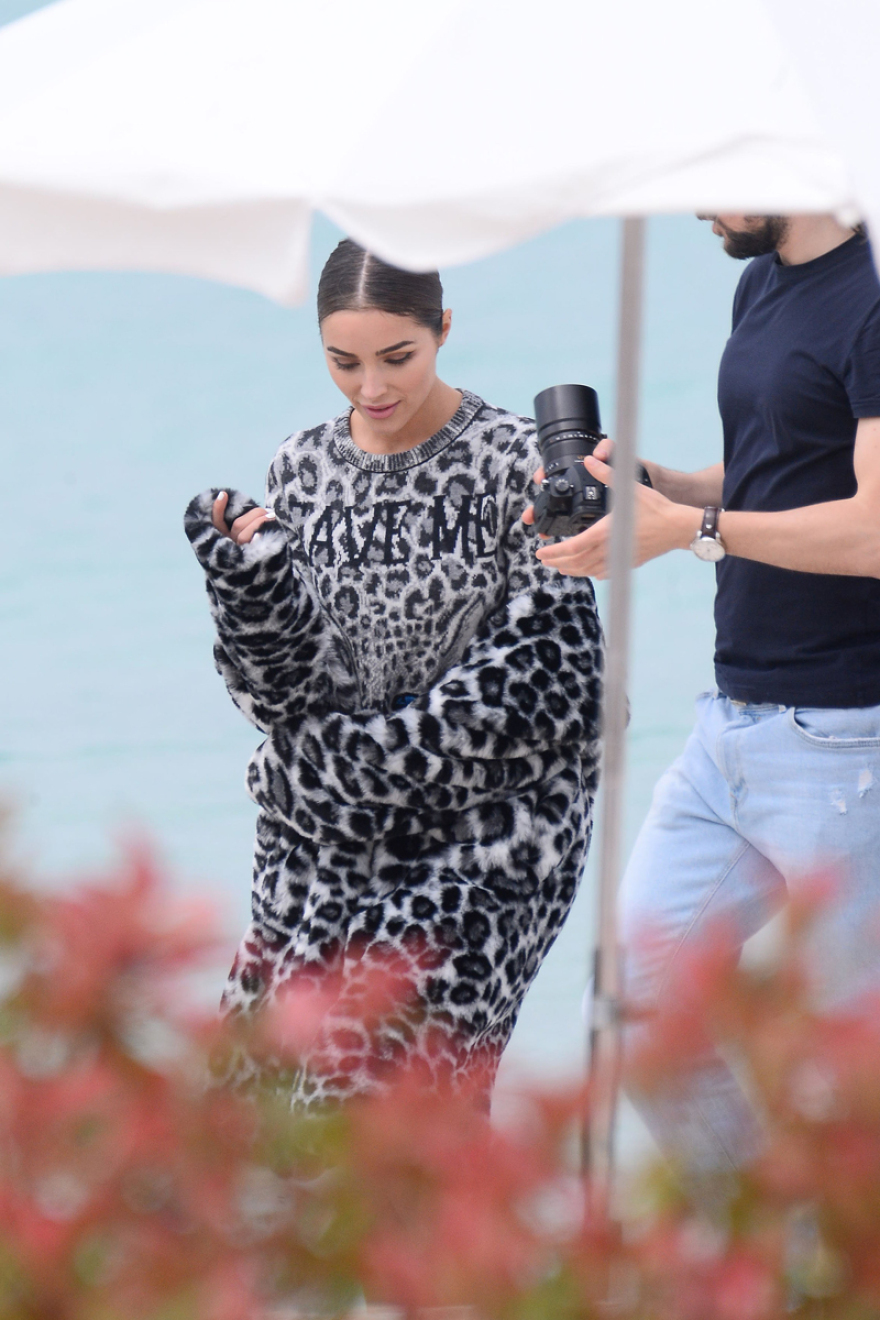 Η Ολίβια Κούλπο έκλεψε τις εντυπώσεις σε παραλία των Καννών 