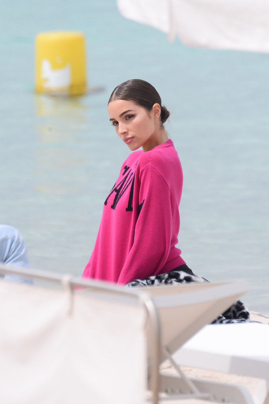 Η Ολίβια Κούλπο έκλεψε τις εντυπώσεις σε παραλία των Καννών 