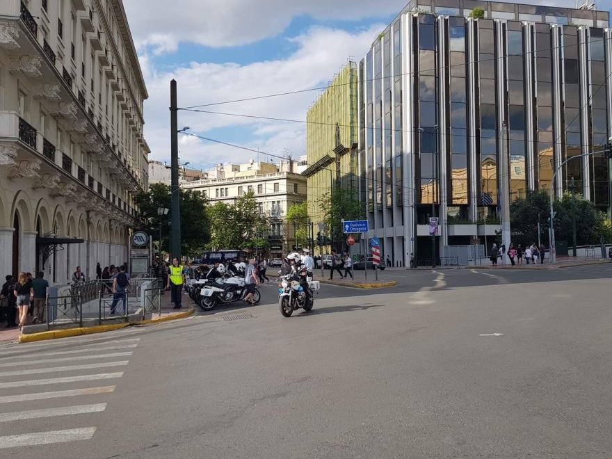 Μικρή ακόμα η προσέλευση στο Σύνταγμα ενόψει της ομιλίας Τσίπρα