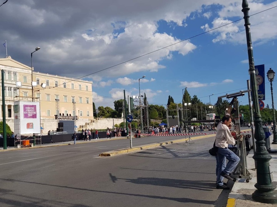 Μικρή ακόμα η προσέλευση στο Σύνταγμα ενόψει της ομιλίας Τσίπρα