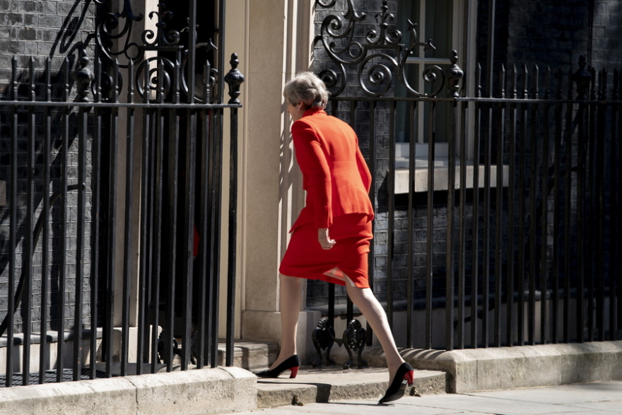 Η Τερέζα Μέι με δάκρυα στα μάτια ανακοίνωσε την παραίτησή της