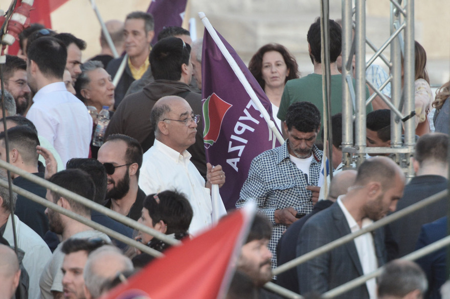 Μικρή ακόμα η προσέλευση στο Σύνταγμα ενόψει της ομιλίας Τσίπρα