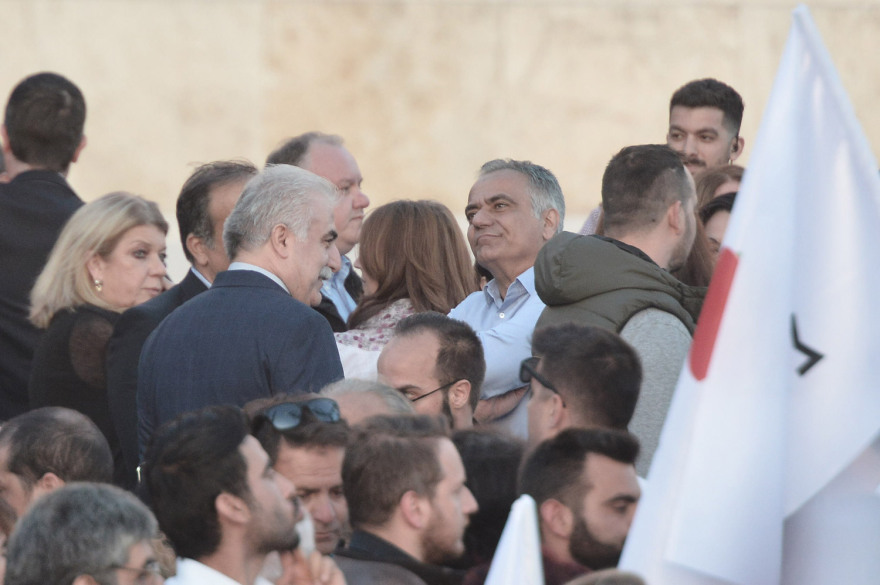 Μικρή ακόμα η προσέλευση στο Σύνταγμα ενόψει της ομιλίας Τσίπρα