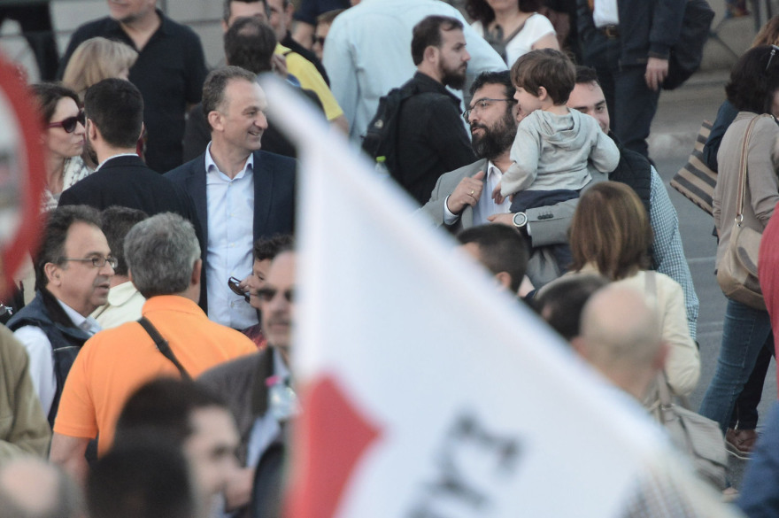 Μικρή ακόμα η προσέλευση στο Σύνταγμα ενόψει της ομιλίας Τσίπρα