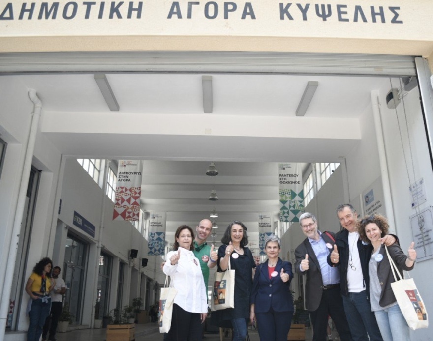 Η βόλτα του Σταύρου Θεοδωράκη στις γειτονιές της Αθήνας