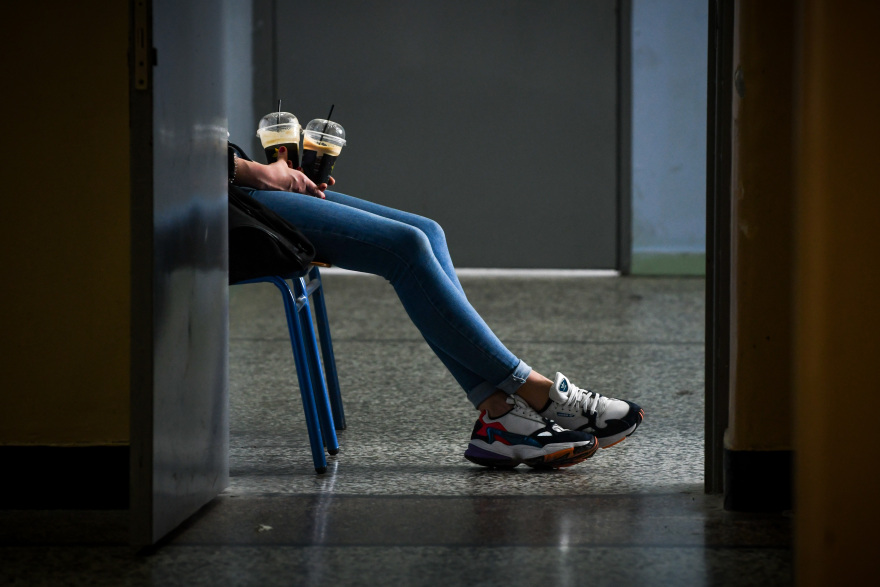 Οι εκλογές σε φωτογραφίες: Με άλογα, σκυλάκια και... νυφικά στην κάλπη