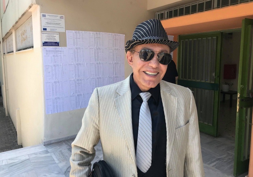 Οι εκλογές σε φωτογραφίες: Με άλογα, σκυλάκια και... νυφικά στην κάλπη