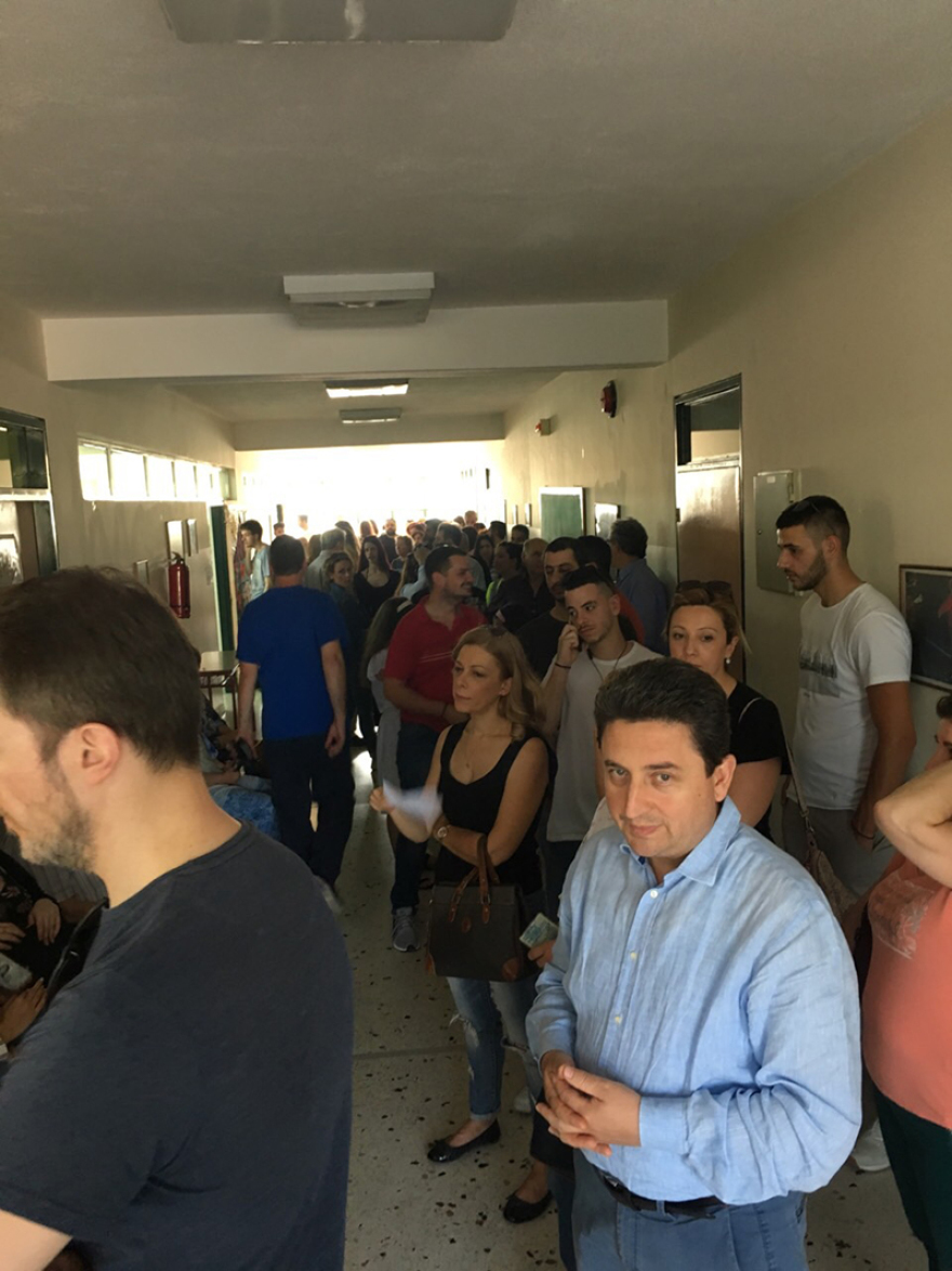 Εκλογές: Ανοιχτές οι κάλπες σε πολλά εκλογικά τμήματα