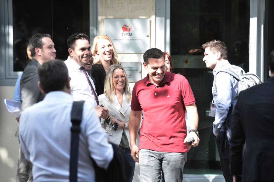 Στα γραφεία του ΣΥΡΙΖΑ ο Τσίπρας - Σύσκεψη για όλα τα σενάρια