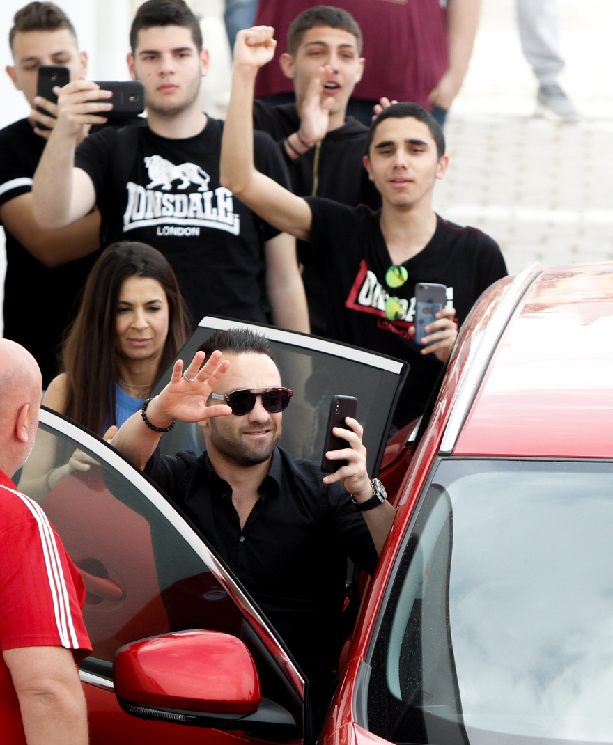 Ολυμπιακός: Αποθέωση για τον Βαλμπουενά στις υπογραφές του!