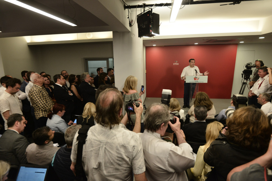 Κλαίει η Κουμουνδούρου: Με δάκρυα παρακολούθησαν τη δήλωση Τσίπρα οι υπουργοί