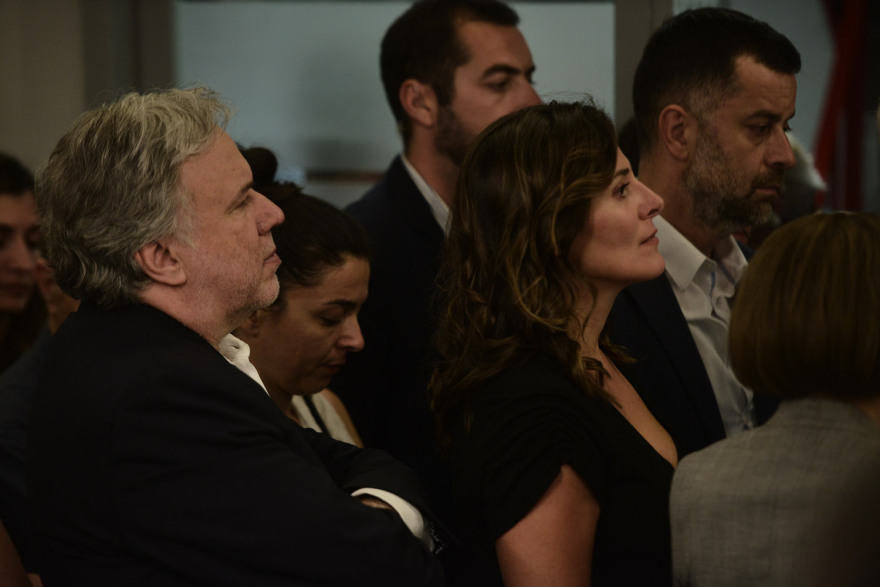 Κλαίει η Κουμουνδούρου: Με δάκρυα παρακολούθησαν τη δήλωση Τσίπρα οι υπουργοί