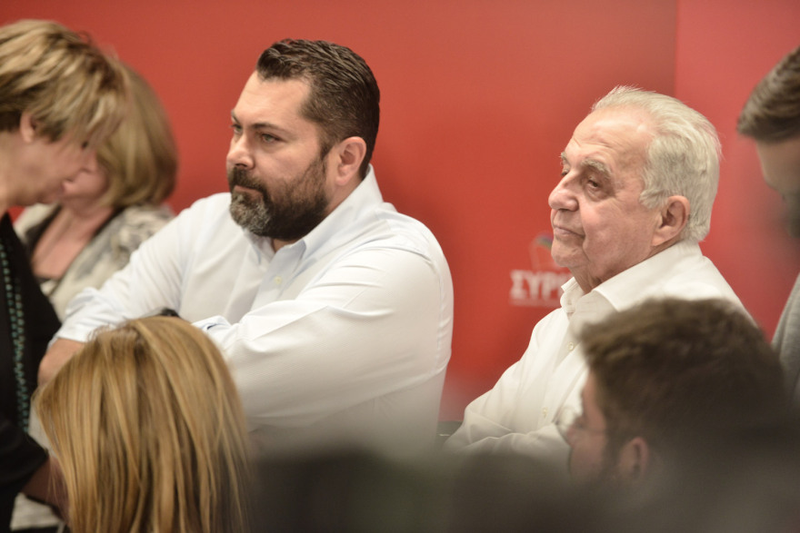 Κλαίει η Κουμουνδούρου: Με δάκρυα παρακολούθησαν τη δήλωση Τσίπρα οι υπουργοί