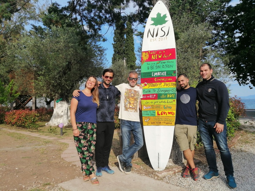 Η τρελή ιδέα του Έλπι και της Δώρας