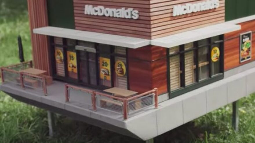 McDonald's για... μέλισσες: Το μικρότερο «ταχυφαγείο» στον κόσμο