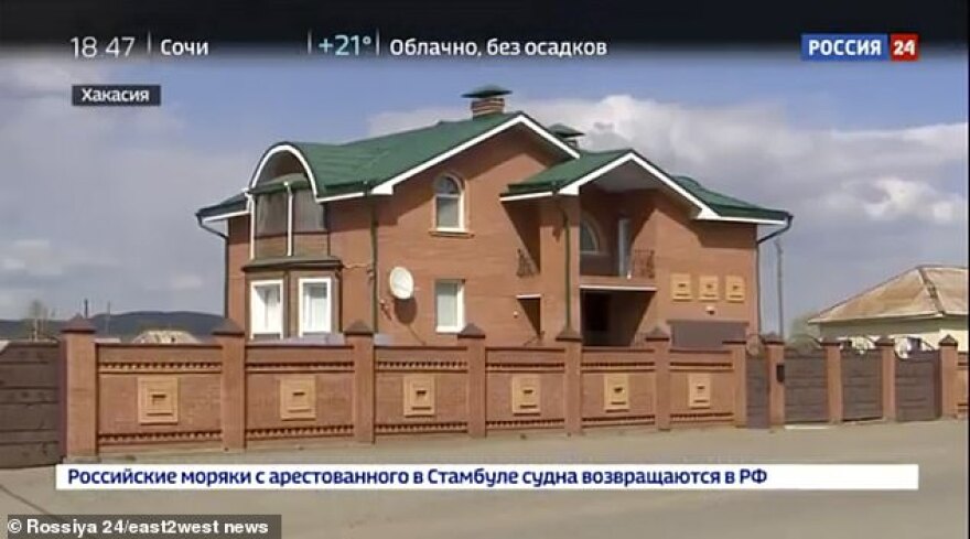 Ρώσος αξιωματούχος πλάκωσε δημοσιογράφο που τον ρώτησε αν είναι διεφθαρμένος - Δείτε βίντεο