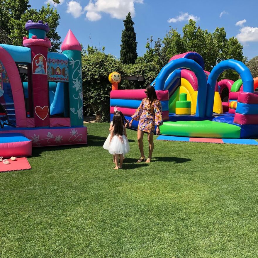 Σταματίνα Τσιμτσιλή: Παιδικό πάρτι- υπερπαραγωγή για τις κόρες της