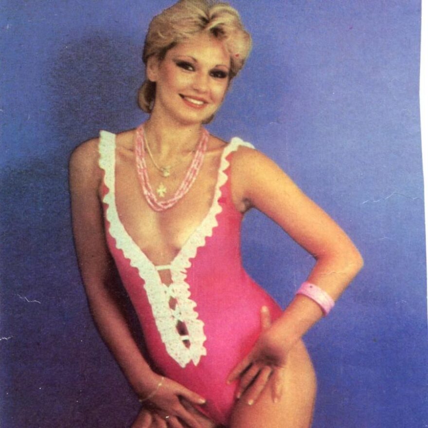 Οι σέξι πόζες της Καίτης Φίνου που την έκαναν να νιώθει άβολα 