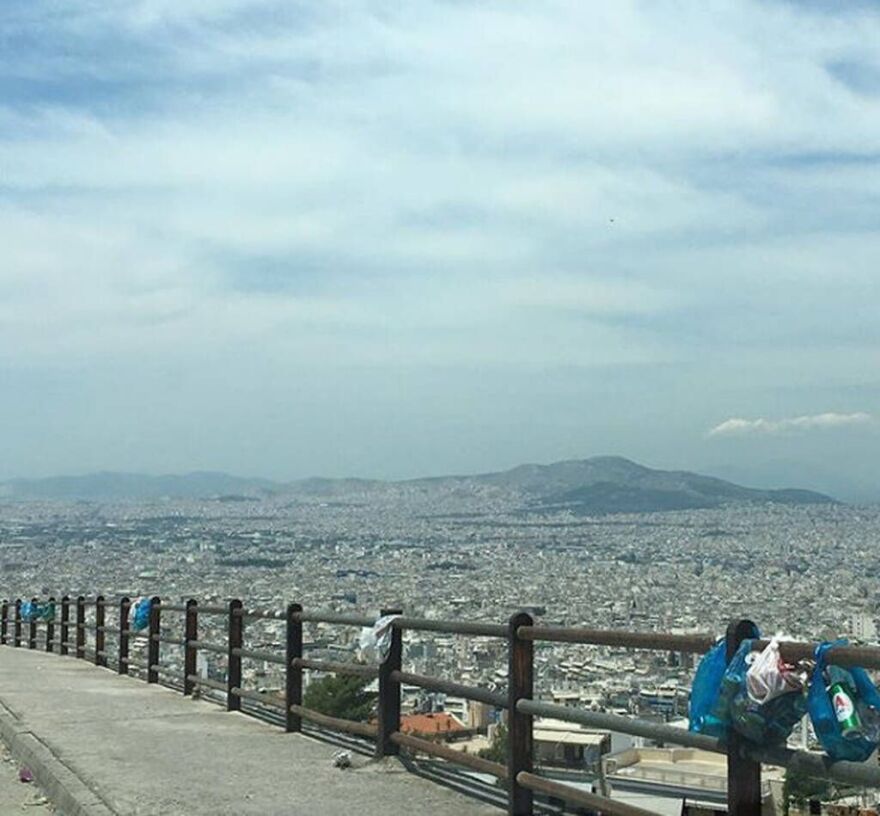 Η Βίκυ Βολιώτη ξεσπά για τα σκουπίδια