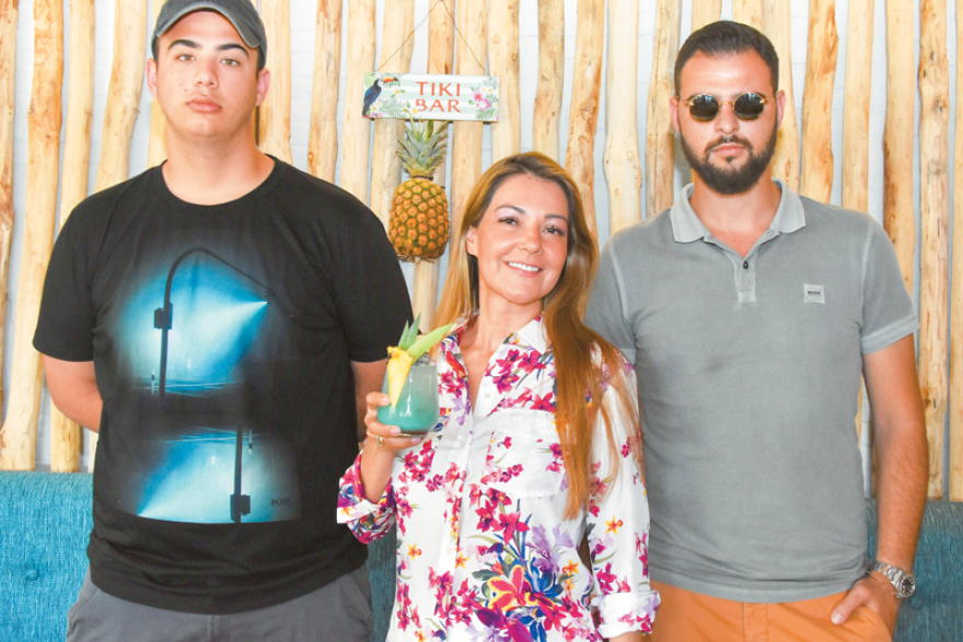 Ο Καμμένος άνοιξε μπαρ, κλείνει το κόμμα;