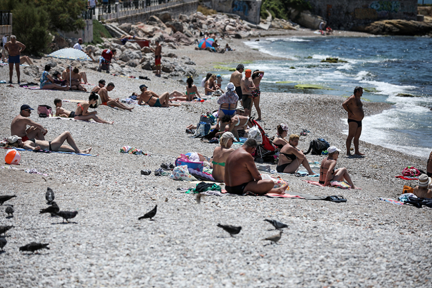 Εκλογές 2019: Οι Έλληνες ψηφίζουν… παραλία