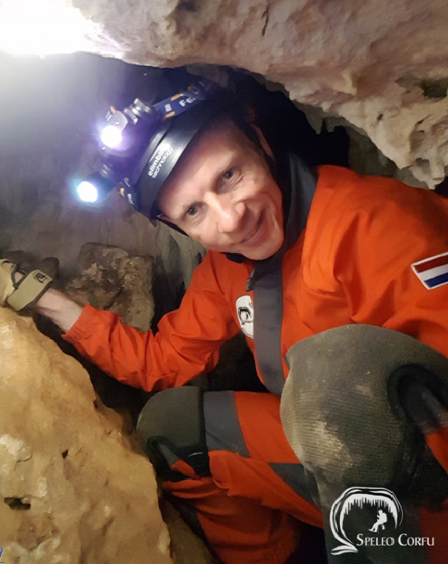 Κέρκυρα: Στα άδυτα των 25 σπηλαίων του νησιού