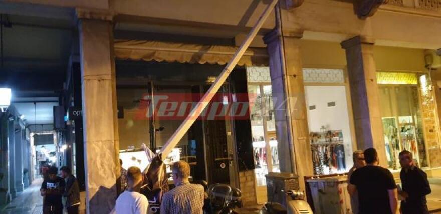 Πάτρα: Δείτε την στιγμή που λεωφορείο χωρίς οδηγό καταλήγει σε κολόνα 