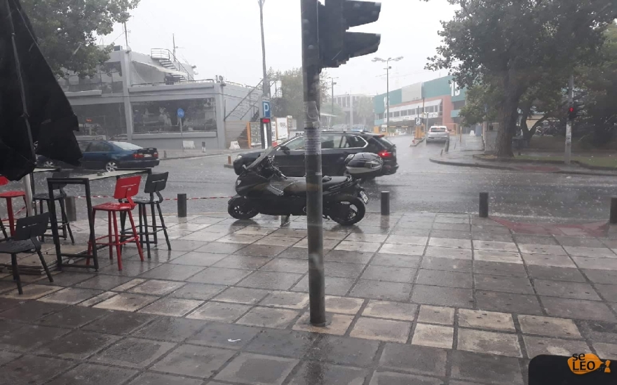 Καιρός: Ισχυρή καταιγίδα στη Θεσσαλονίκη 