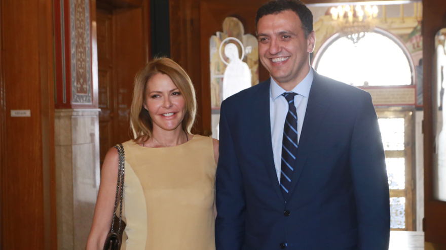 Ο Βασίλης Κικίλιας και η Τζένη Μπαλατσινού στον Αρχιεπίσκοπο για να πάρουν την ευχή του πριν τον γάμο