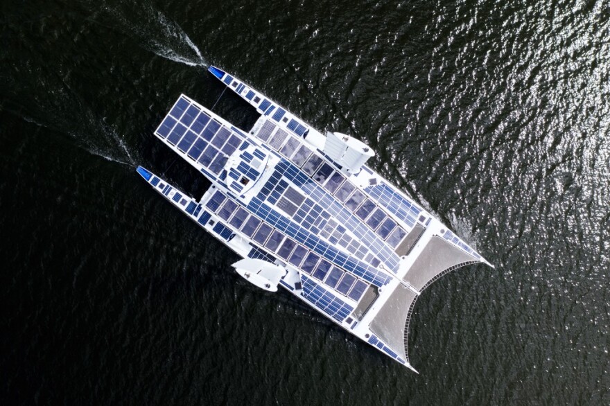 Φωτογραφίες από το Energy Ebserver: Το πρώτο ενεργειακά αυτόνομο σκάφος υδρογόνου κάνει τον γύρο του κόσμου