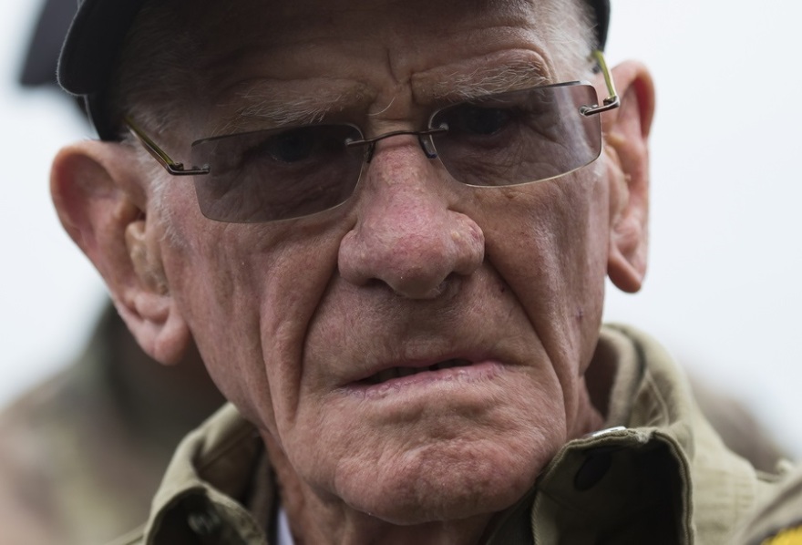 Γαλλία: Βετεράνος, πήδηξε με αλεξίπτωτο στα 97 του για να τιμήσει την D-Day 