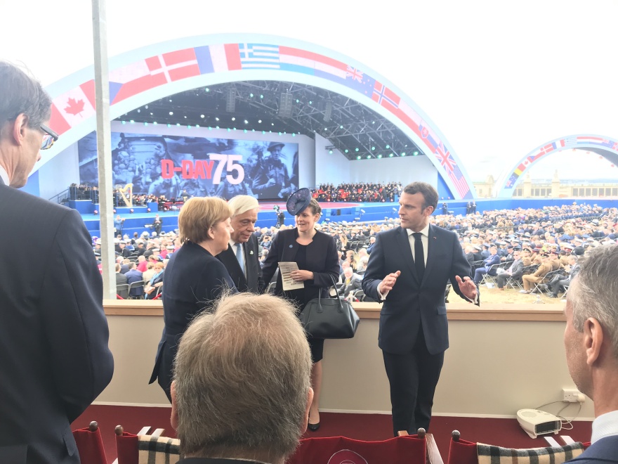 Επέτειος - 75 χρόνια από την D- Day: Ο Παυλόπουλος ανάμεσα στη Μέρκελ και τη Μελάνια