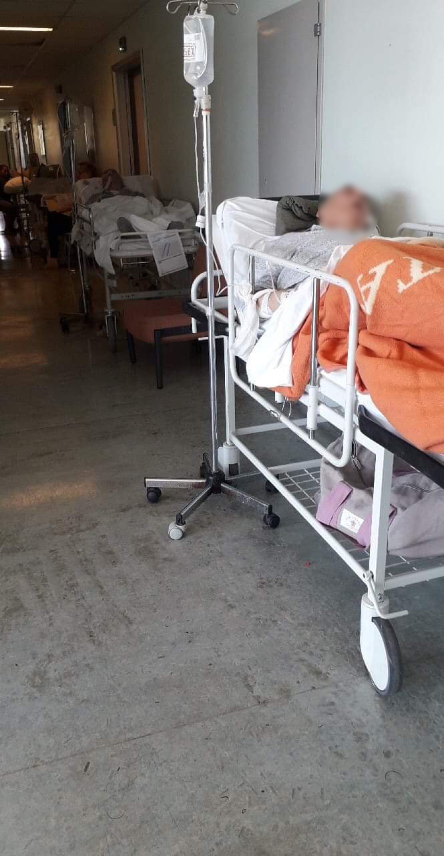 Φωτογραφίες: Γέμισε (ξανά) ράντζα το Αττικό νοσοκομείο