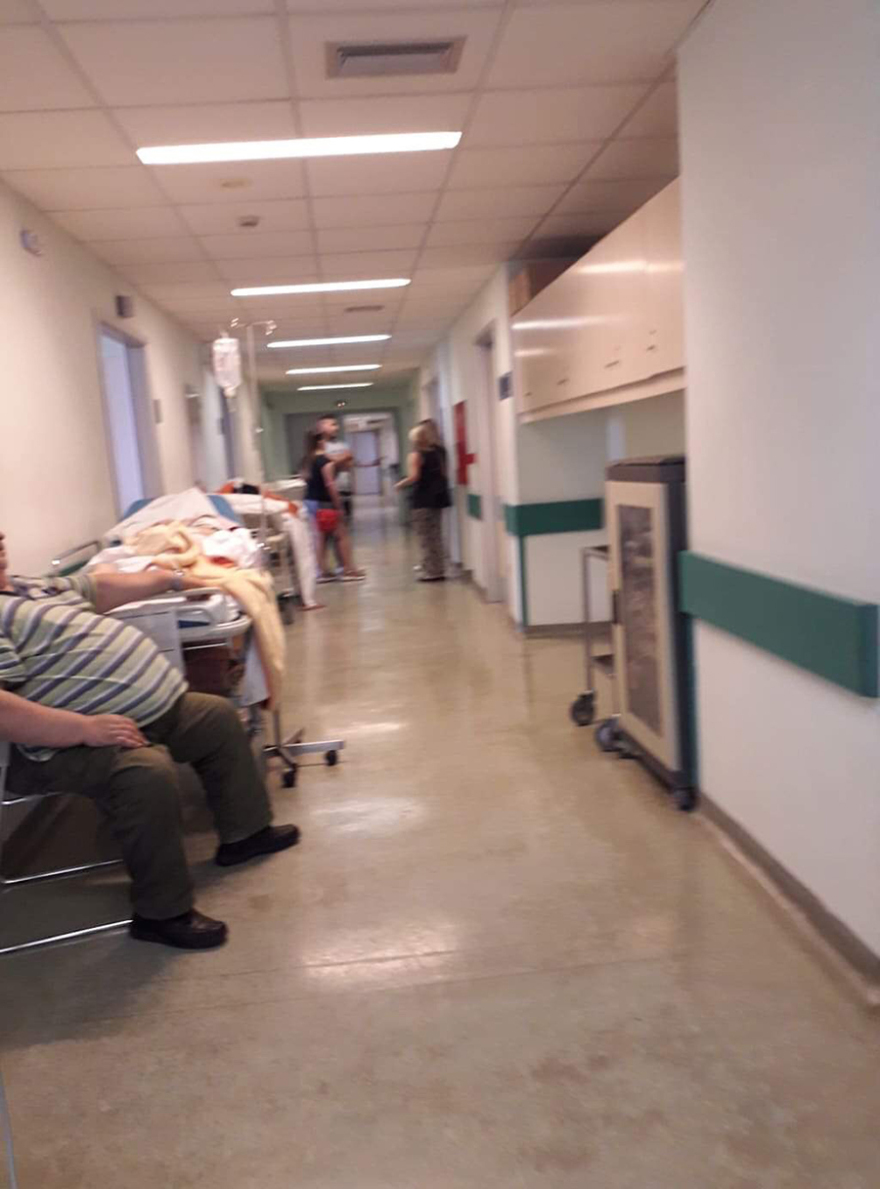 Φωτογραφίες: Γέμισε (ξανά) ράντζα το Αττικό νοσοκομείο